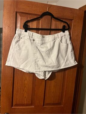 Universal Thread White Denim Skort Size 18